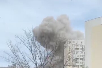 Момент попадания ракеты в жилой дом в Одессе