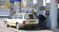 Заправка авто в Украине / Фото: УНИАН