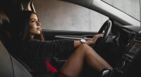 Девушка за рулем