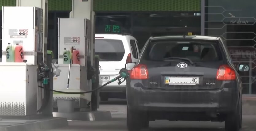 АЗС Украины снизили цены на бензин и дизтопливо