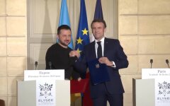 Зеленський та Макрон підписали у Парижі угоду про гарантії безпеки для України