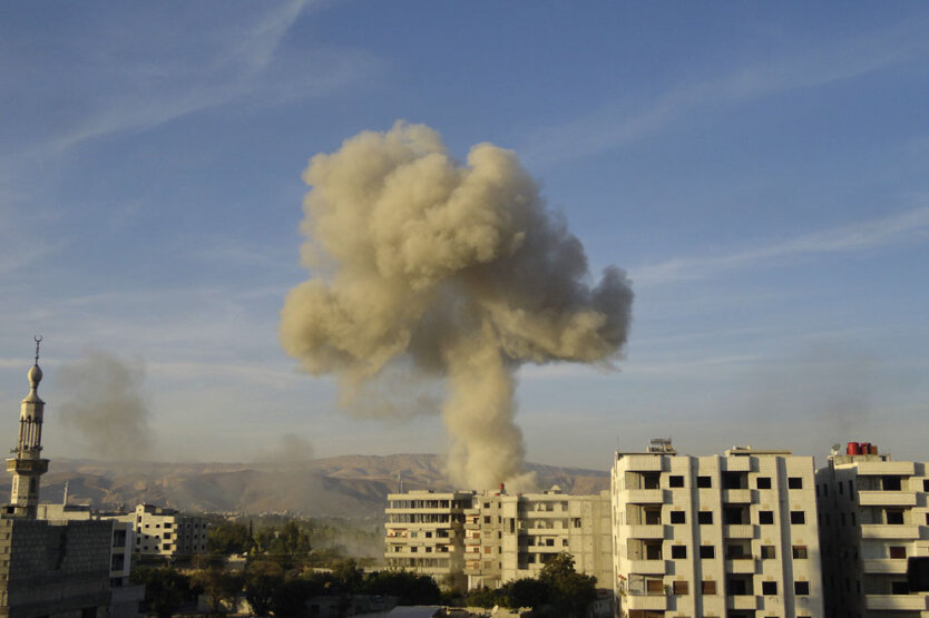 Война в Сирии. фото авиаудара под Дамаском