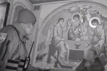 Киевские патрульные спасли жизнь самоубийце: видео