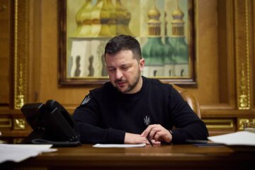Зеленский созвонился с Макроном по поводу ситуации на фронте и по гарантиям безопасности