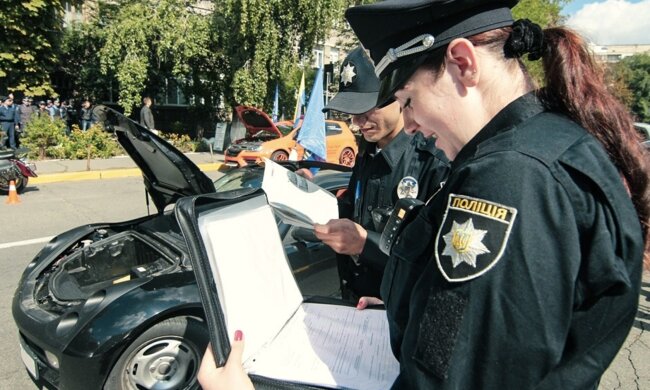 Зупинка автомобіля патрульними