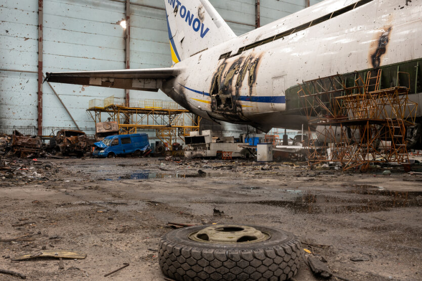 Разрушенный Ан-225 "Мрия" на аэродроме Гостомель 3 апреля 2022 году