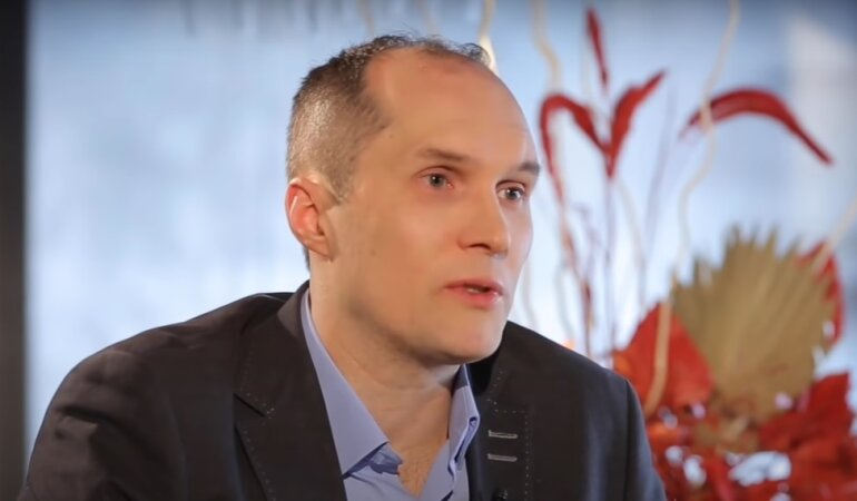 Юрий Бутусов