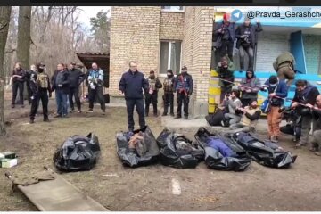 Антон Геращенко и иностраннные журнаисты на месте преступления России в Буче