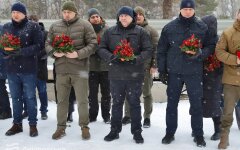 Мэр Днепра и глава ОВА почтили память погибших в разрушенной российской ракетой многоэтажке