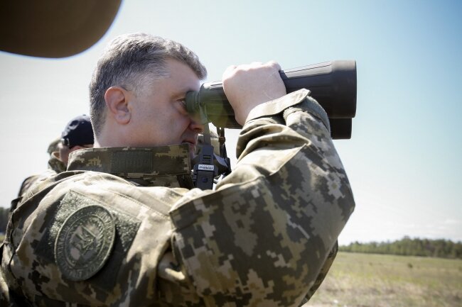 Петр Порошенко бинокль2