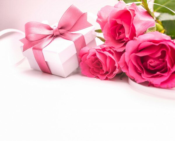 Что подарить девушке на День Святого Валентина