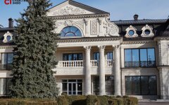 Журналисты показали роскошь дворца Медведчука: фото