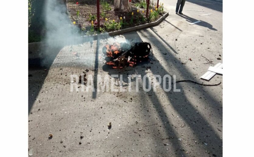 В Мелитополе рядом с кортежем оккупантов и коллаборантов "взорвался" скутер, - СМИ