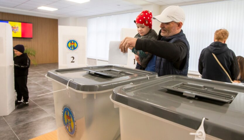 Выборы в Молдове, фото - EPA/DUMITRU DORU