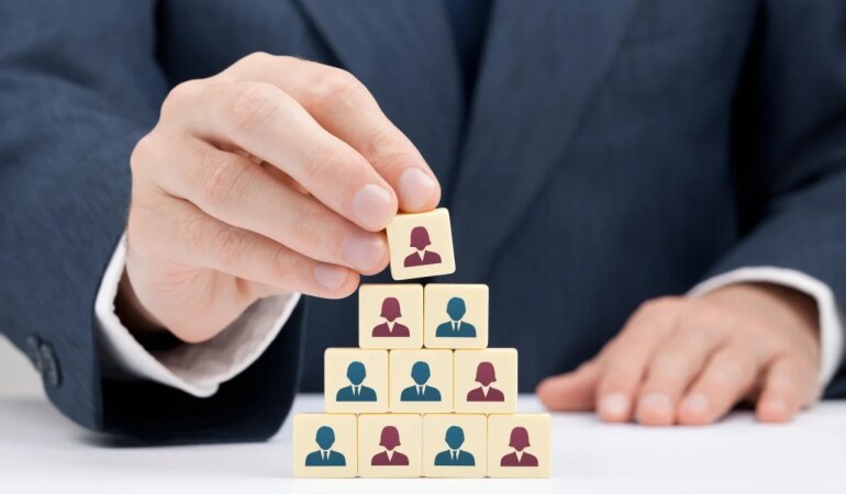 Держслужбовці та чиновники