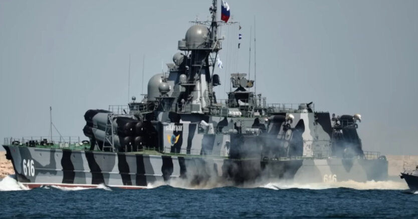 У мережу злили фото підбитого дроном СБУ російського корабля "Самум"
