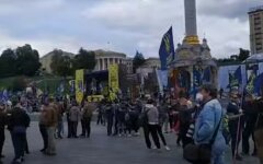 На Майдан стянули силовиков из-за акции в честь Зеленского