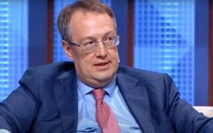 Геращенко раскритиковал переаттестацию Деканоидзе в МВД