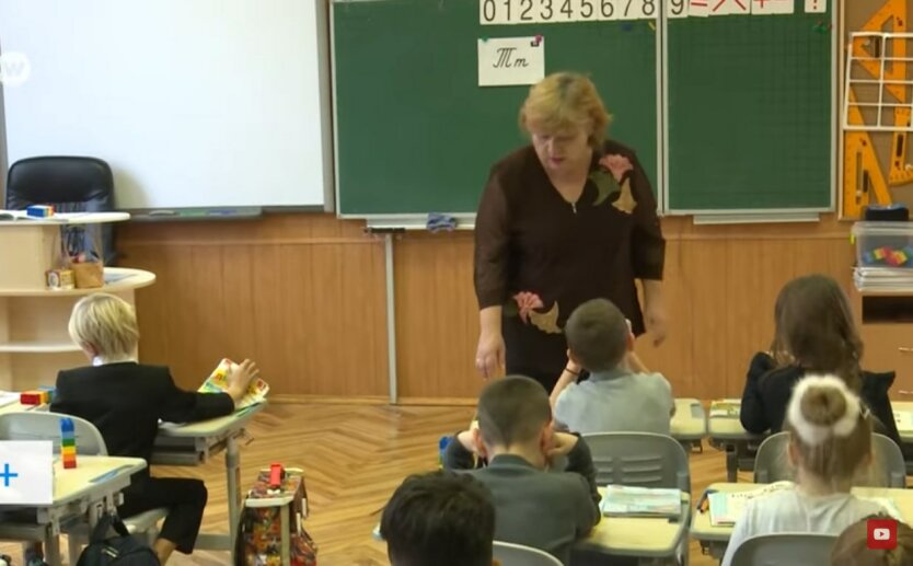 Школьники в Украине, первоклассники, одинадцатиклассники