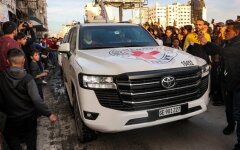 ХАМАС освободил 3 заложниц после 470 дней плена
