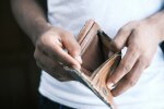 Затримки соціальних виплат