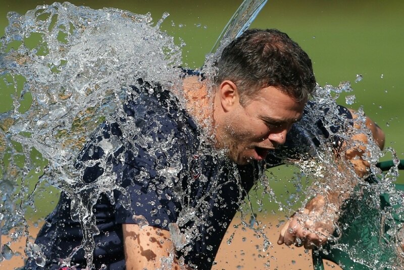 Ice Bucket Challenge обливания