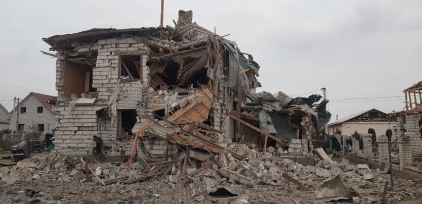 Оккупанты ракетным ударом уничтожили дома на Житомирщине: фото, видео