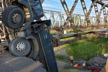 Обвал мосту на Закарпатті