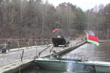 Понтонный мост, развернутый войсками Беларуси ранее