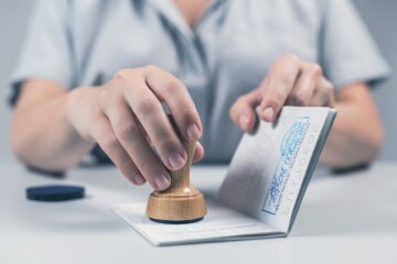 Виїзд чоловіків за кордон