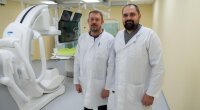 Врачи