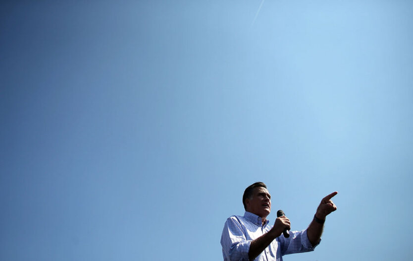 Кандитат в президенты США от республиканцев Митт Ромни во время избирательной кампании в Ван Дик Парке, Фэйрфекс, штат Вирджиния. 