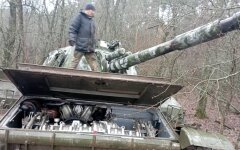 Брошенная оккупантами бронетехника