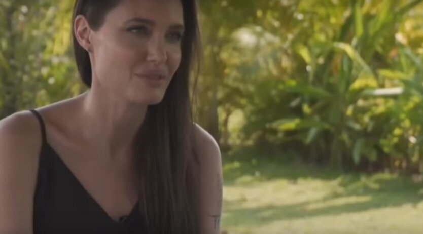 Анджелина Джоли хочет лишить Брэда Питта детей из-за Дженнифер Энистон