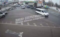 Фура Новой почты, тележка с посылками, Днепр