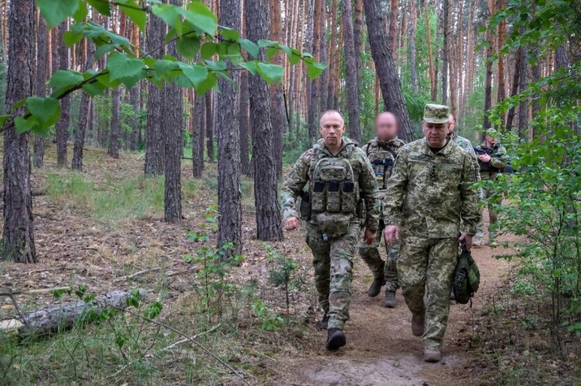 Главнокомандующий ВС Украины Александр Сырский сообщает об обострении ситуации на востоке Украины