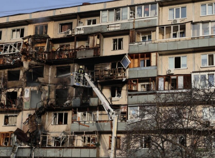 Разрушения после обстрела Киева 14 ноября