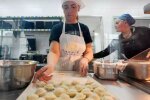 Украинские беженцы работают в Польше / Фото: АР