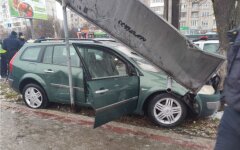 В Луцке водитель на скорости протаранил толпу, убегая от полиции: видео