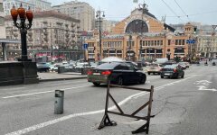 В центре Киева провалился асфальт, движение ограничено
