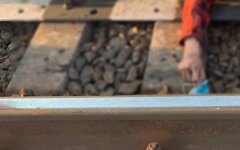 Под Киевом погиб ребенок под колесами поезда ради фото на рельсах
