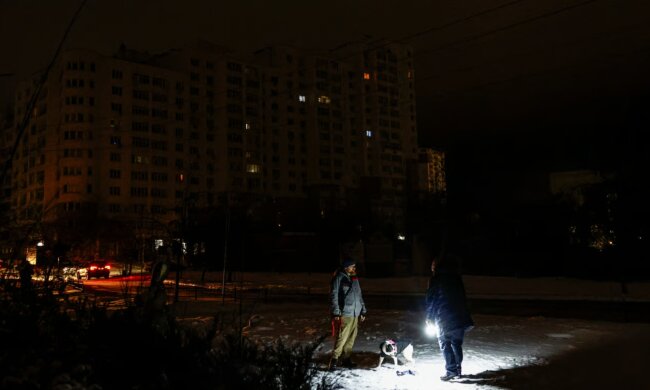 Відключення світла в Україні / Фото: REUTERS/Valentyn Ogirenko
