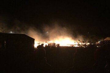Пожар в лагере беженцев в Кале