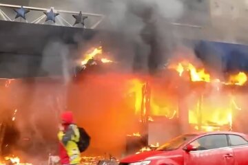 В центре Киева масштабный пожар: видео