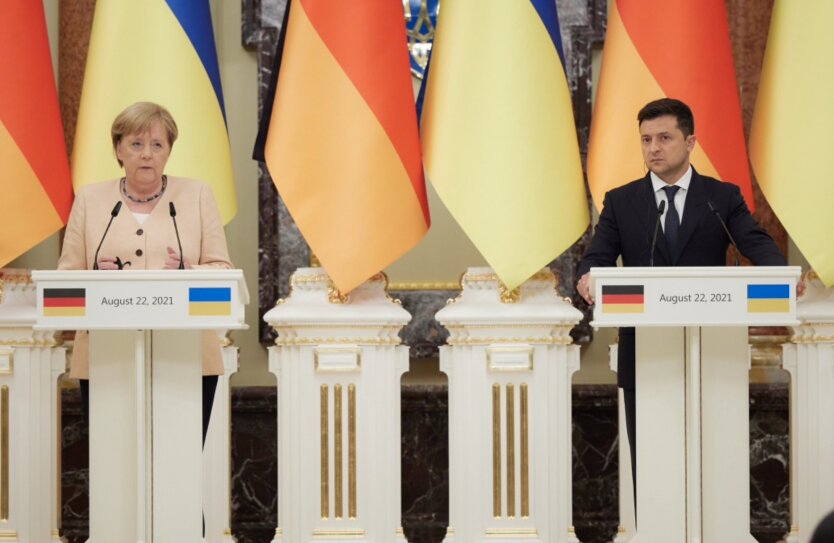 Россия - сторона конфликта: Меркель поддержала отказ Украины от переговоров с боевиками "ЛДНР"