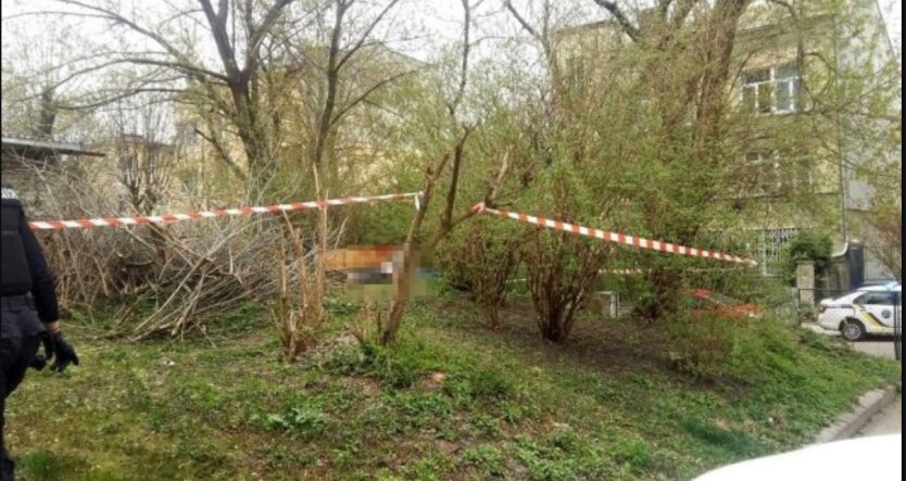 Полиция подтвердила смерть мужчины от взрыва возле городской больницы Львова