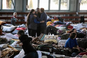 Українських біженців у Польщі позбавлять грошової допомоги та змусять покривати витрати: умови