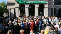 ПриватБанк блокирует счета украинцев
