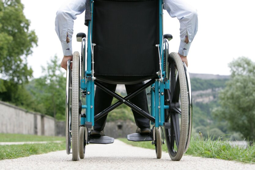 Особи з інвалідністю