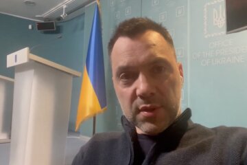 Арестович обратился к украинцам: что можно и нельзя делать с пленными оккупантами